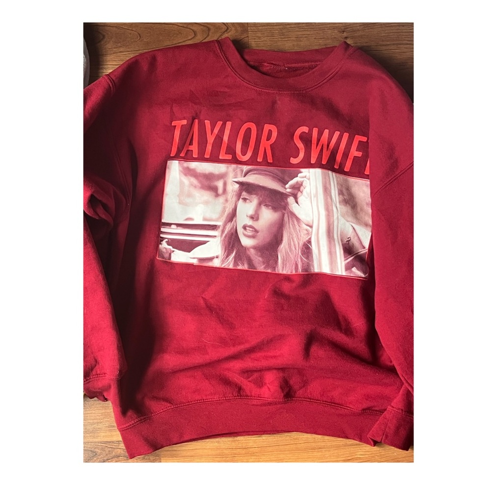 Taylor Swift Red (Taylor's Version) Crewneck! XL